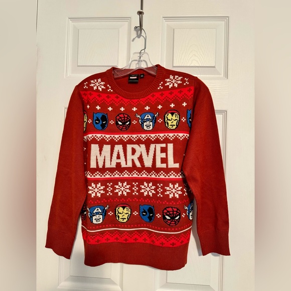 NWT Marvel sweater featuring the Avengers - Picture 1 of 9